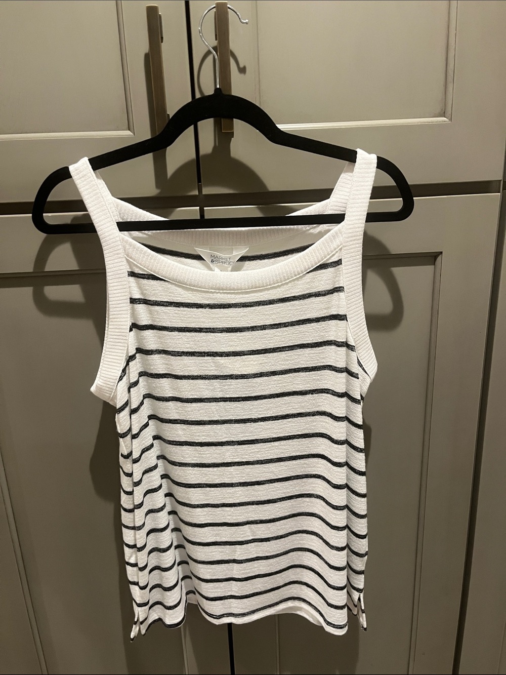 Market & Spruce White Tank with Black Stripes Size L